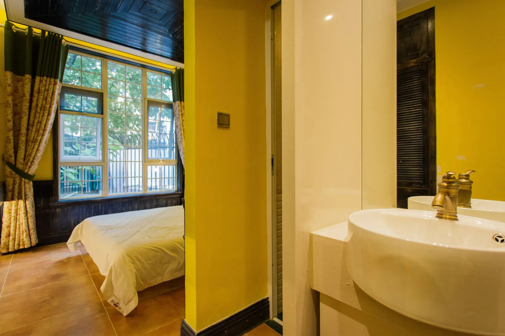 7 Sages Bell Tower Youth Hostel