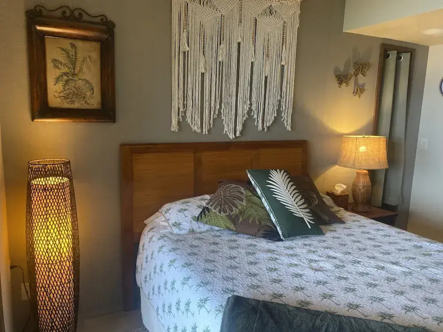 PNW MCM 155ft Private Waterfront Gem on Raft Island w/Hot Tub 3 Bedroom Home by RedAwning