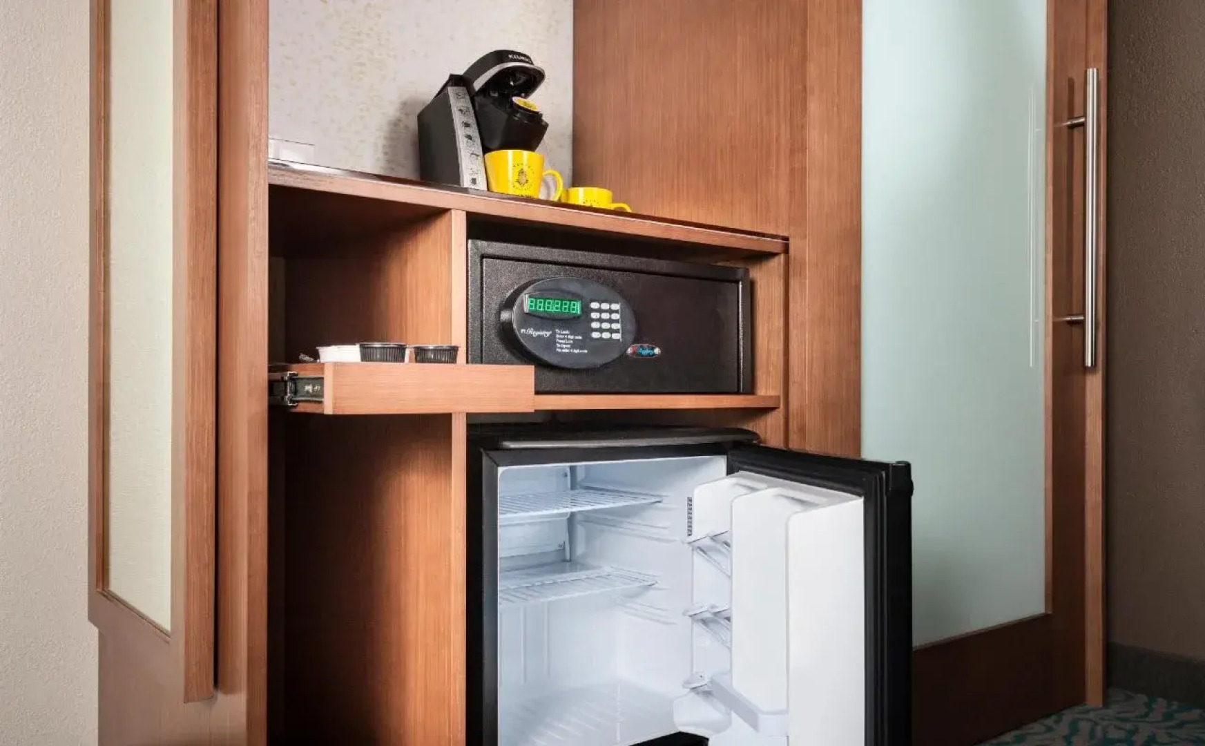 Staypineapple, University Inn, University District Seattle