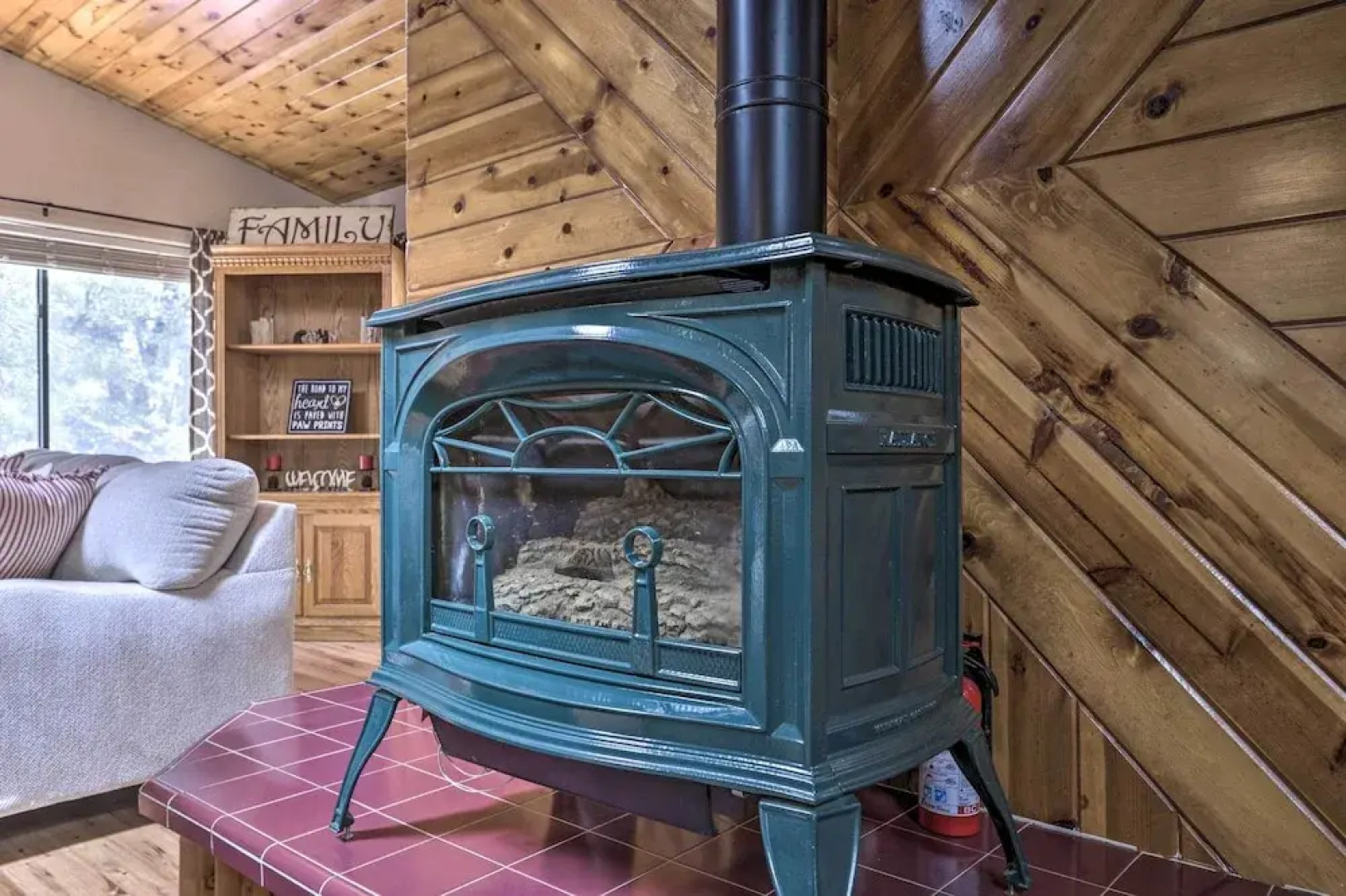 'hilda's Cabin' Mtn-view Retreat in Pine!