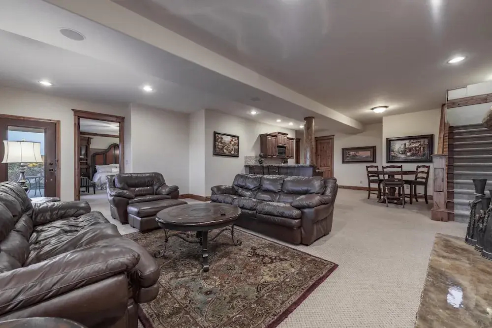 Golf Course Home, Sleeps 30, Private Hot Tub, Access to Ideal Beach, Amazing Views and Space!