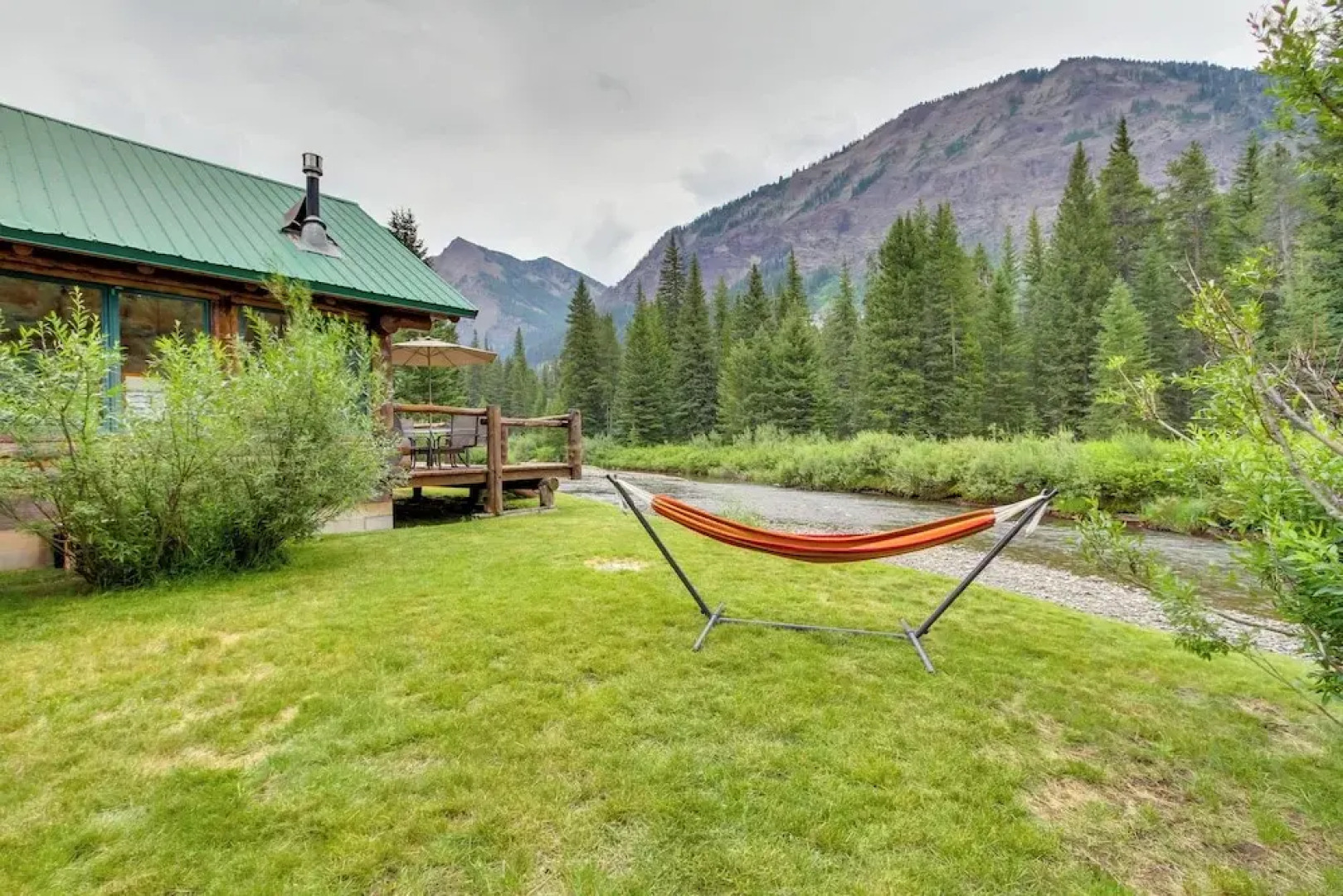Scenic Montana Cabin Rental ~ 1 Mi to Yellowstone!