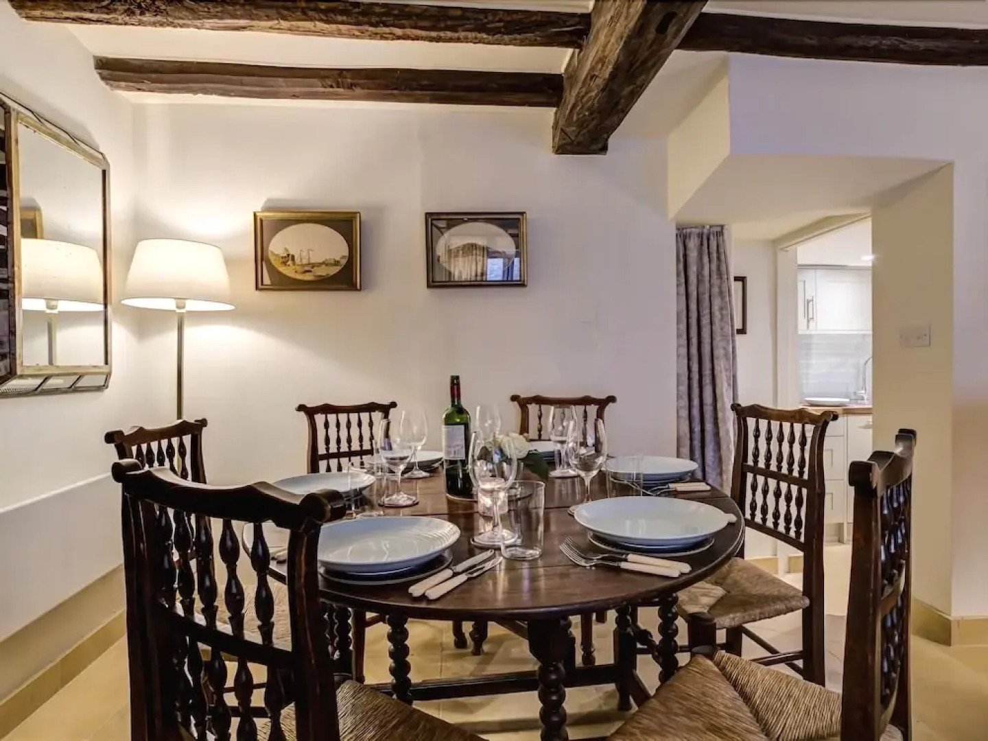 2 Lawrence Lane, BURFORD