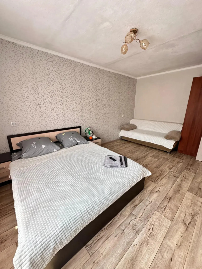 Ideal Apartment (Идеал Апартмент) на улице Первостроителей 1