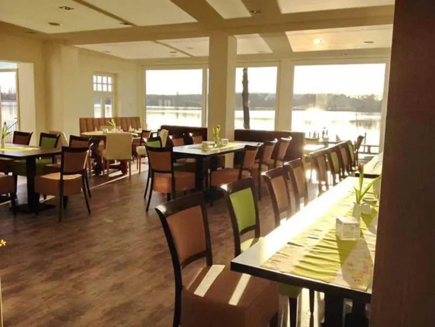 Strandhotel & Restaurant Mirow