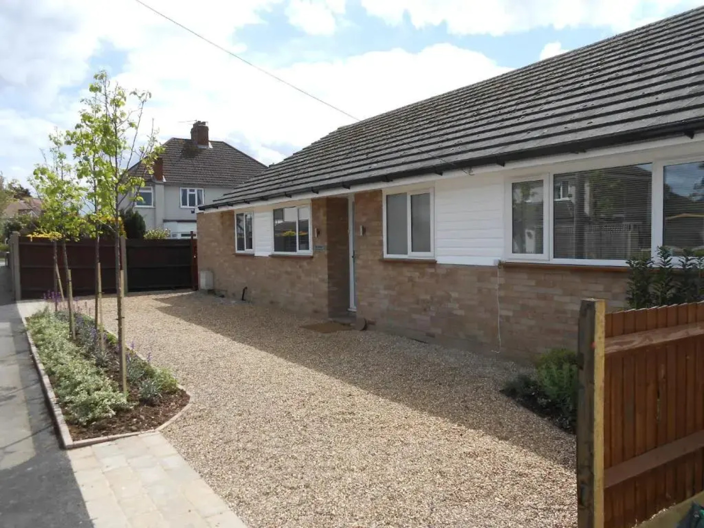 Luxury 4 Bed 3 Bathroom Bungalow , South West of London, The Dapples