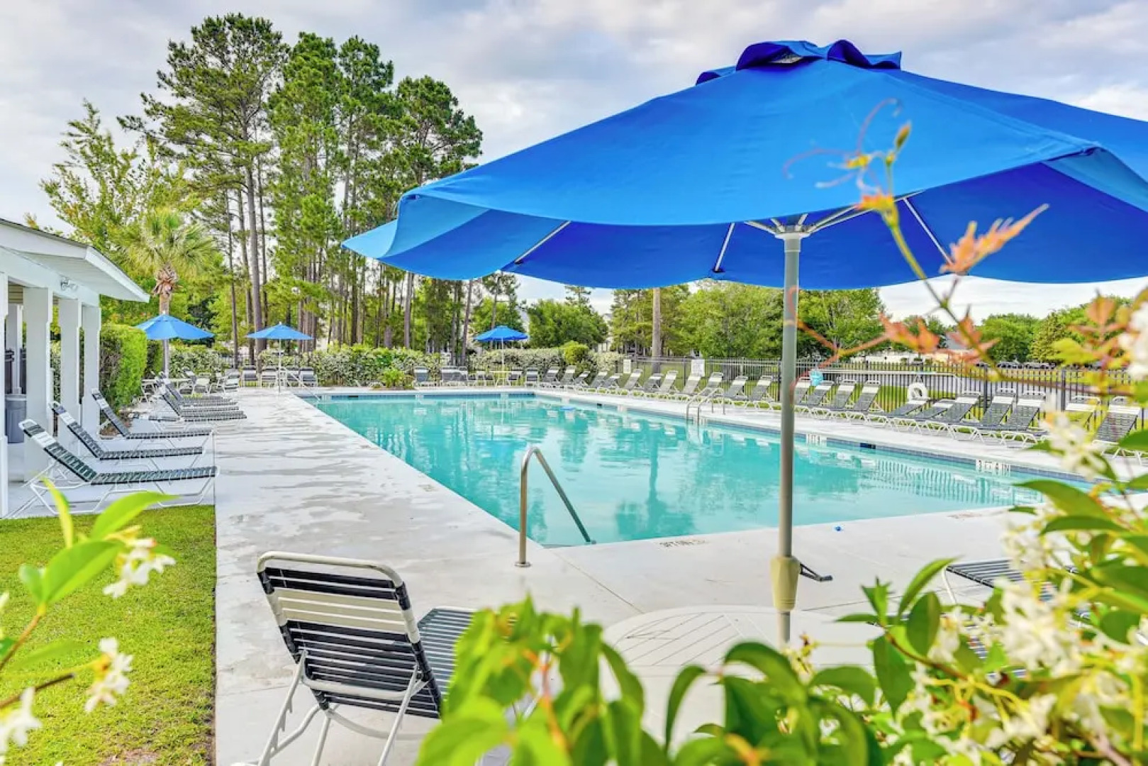 Charming Bluffton Home w/ Yard ~ 3 Mi to Beaches!