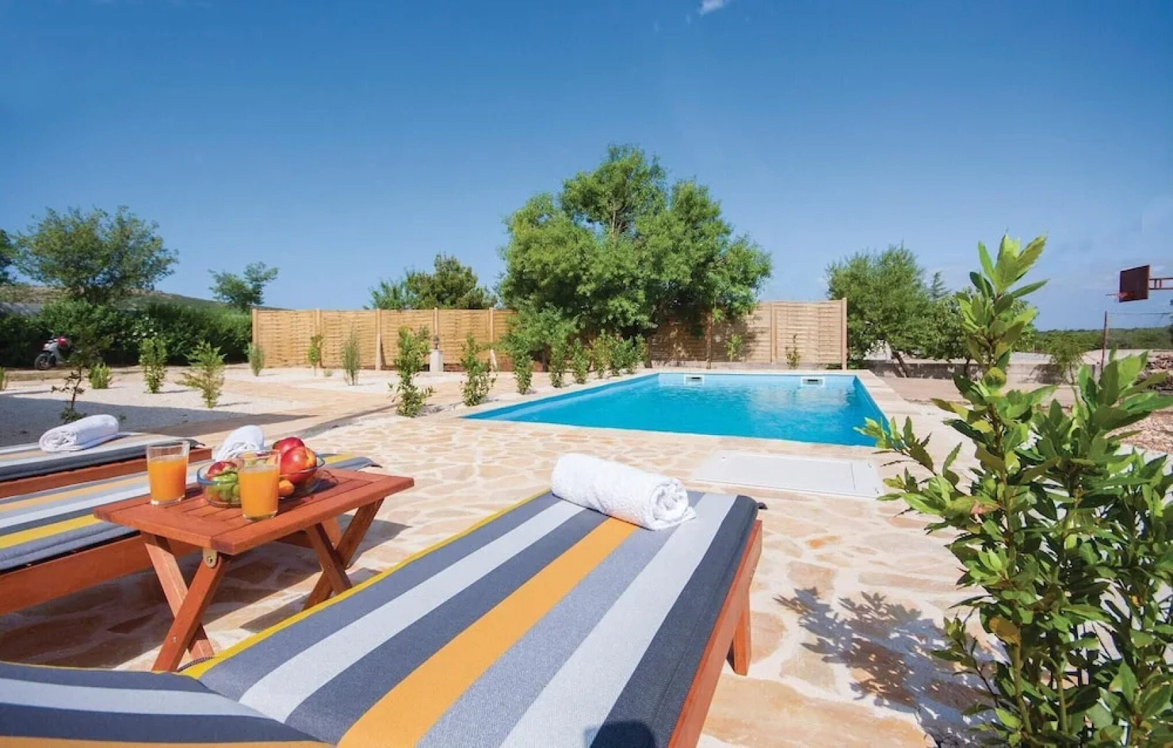 Stunning Home in Radonic With Wifi and 2 Bedrooms