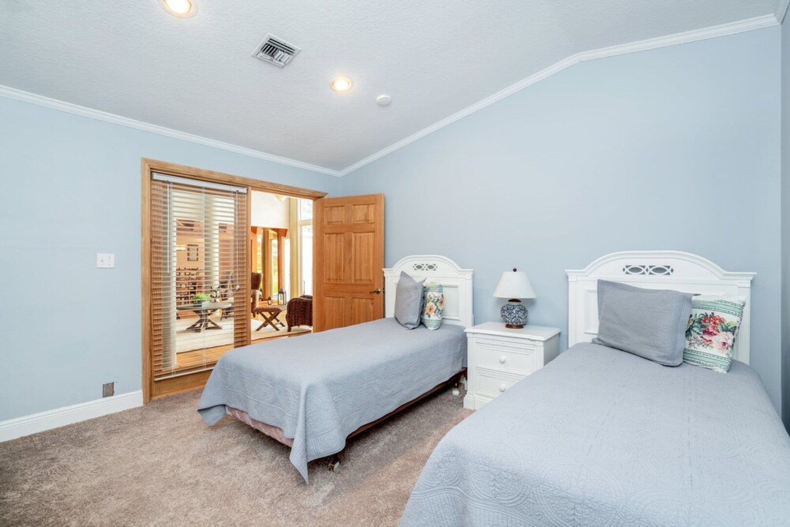 Ultimate 6 Bedroom 5 Bathroom On Bay Hill