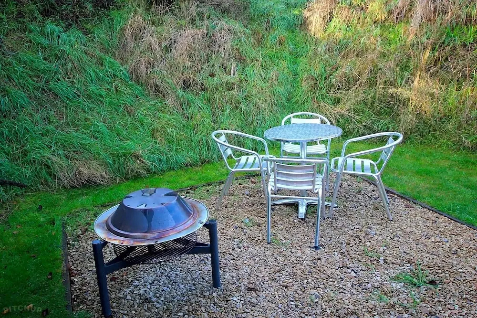 Beautiful Twin Glamping Pod in Salisbury