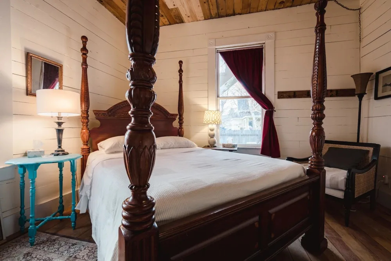 The Gilded Drifter Inn