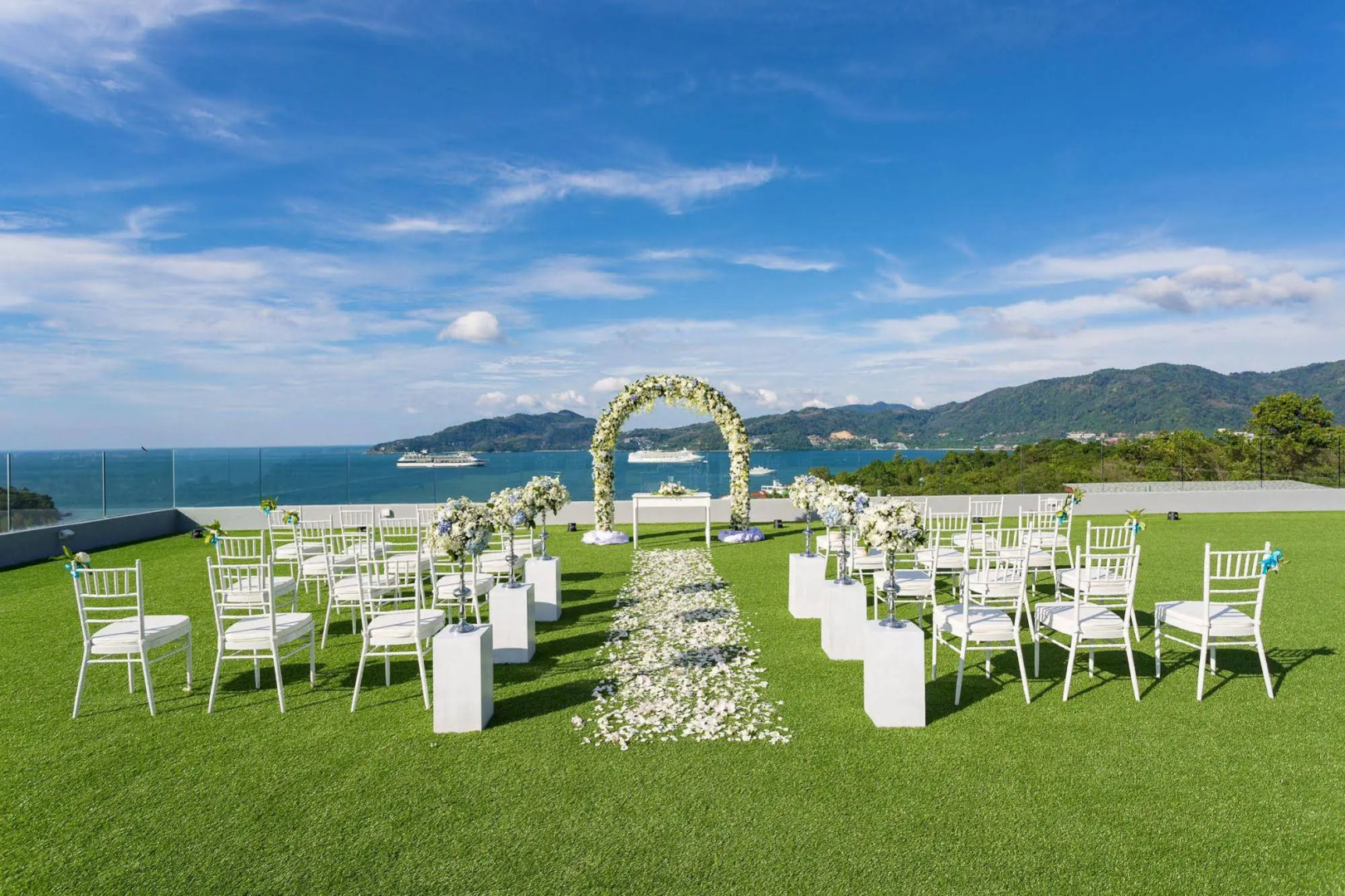 Crest Resort & Pool Villas