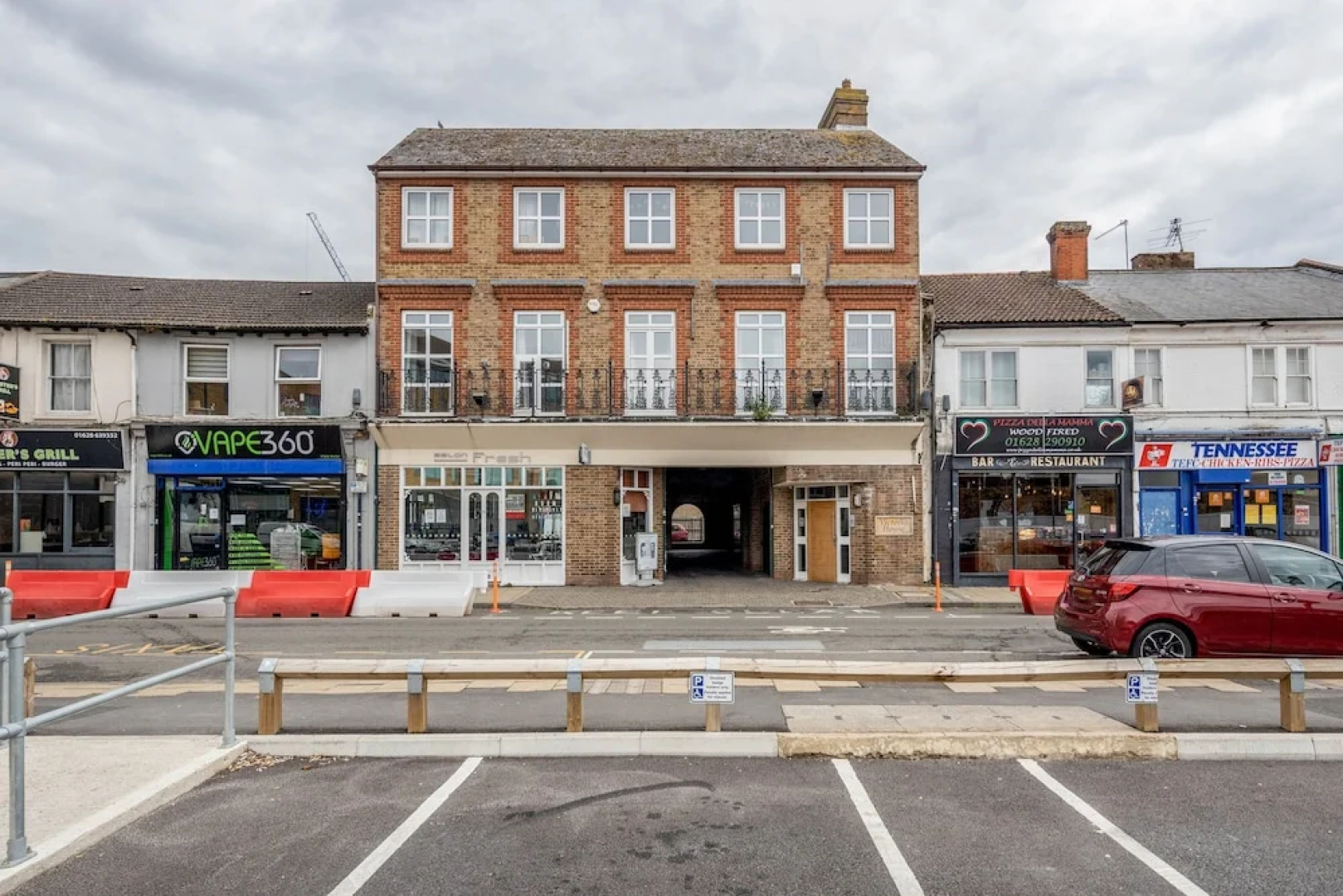 Luxury 1 Bedroom Apartment with Parking