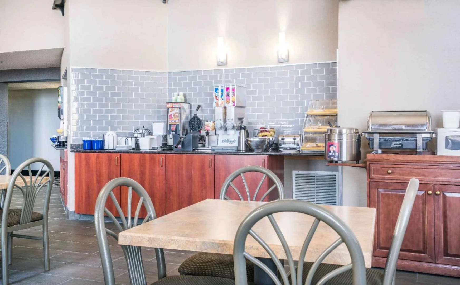 Days Inn & Suites by Wyndham Wausau