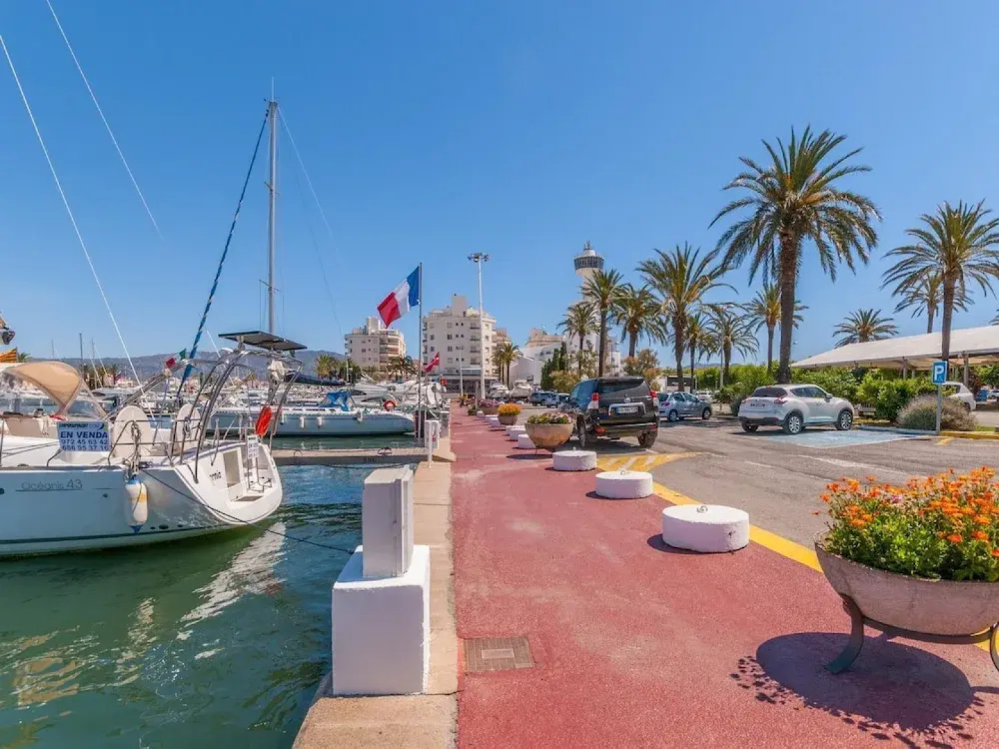 Holiday Apartment in a Complex near Sea