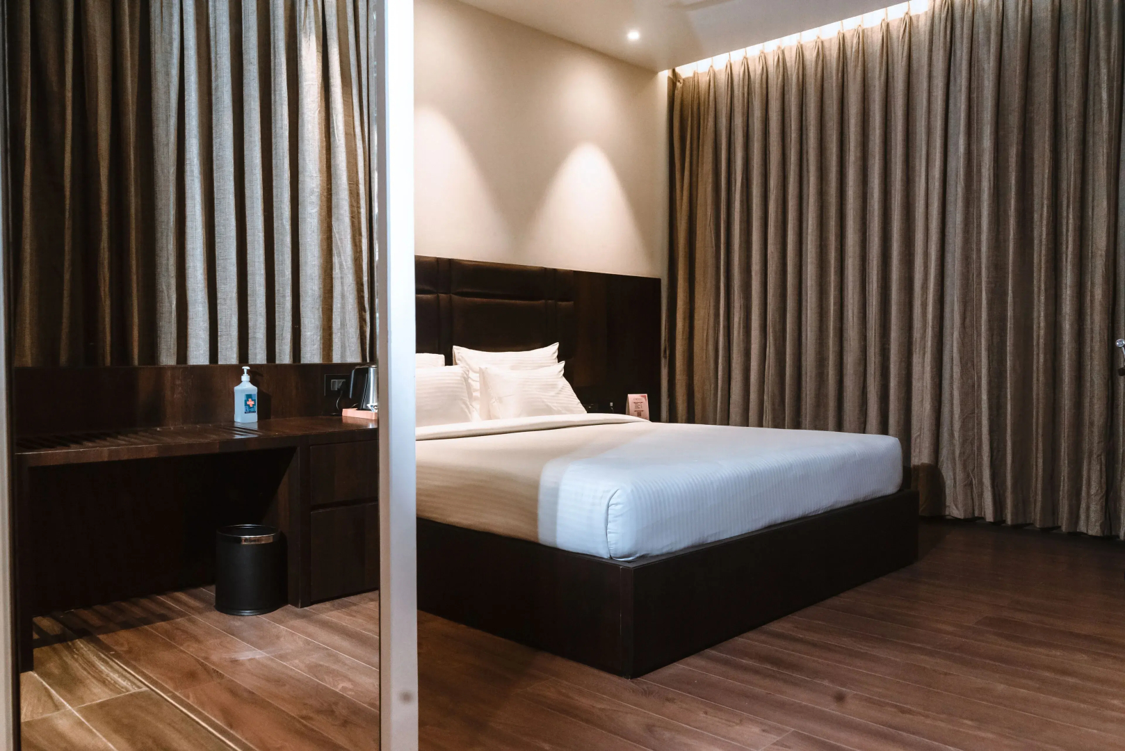 Econest Hotel