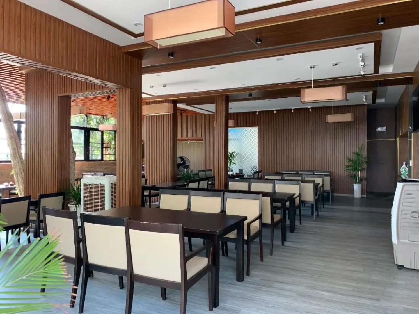 Valley Mountain Hotel