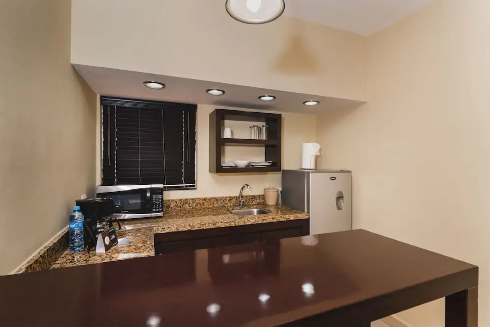 El Camino Hotel & Suites