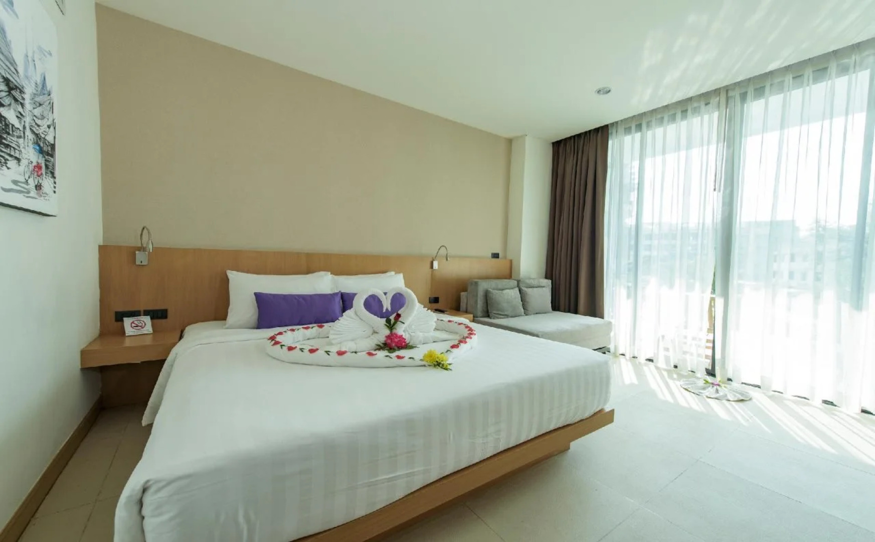 Отель The Lunar Patong