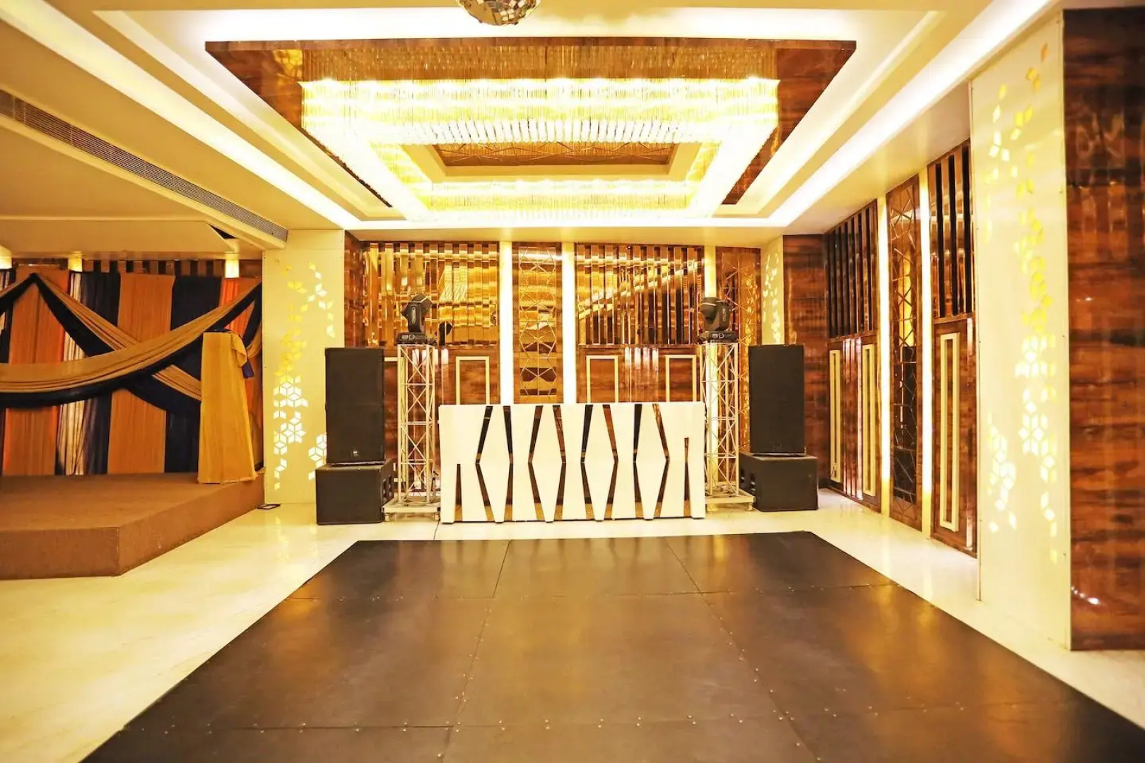 OYO 8902 Hotel Ronald Inn