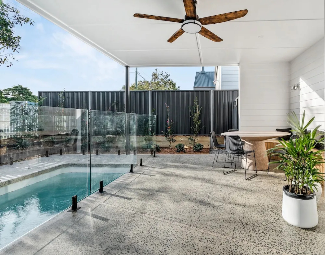 Maple Suite, Berry - by Linnaeus Collection