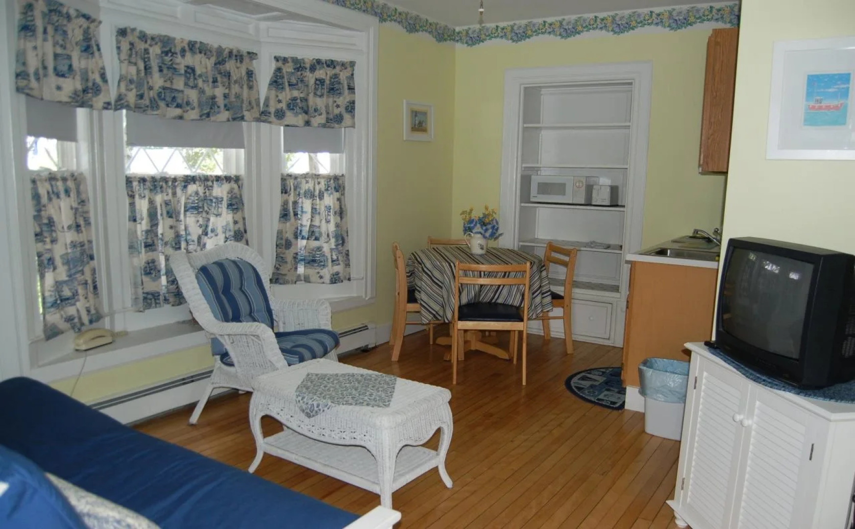 Atlantic Birches Inn