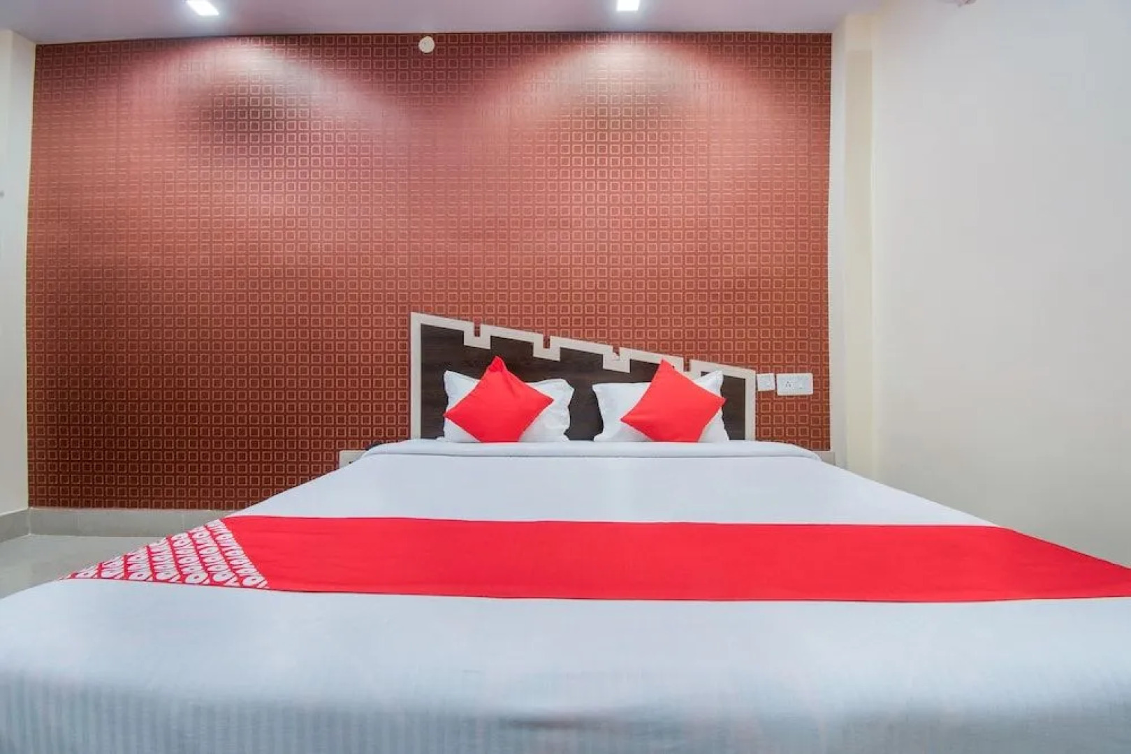 OYO 26946 Hotel Janvi International