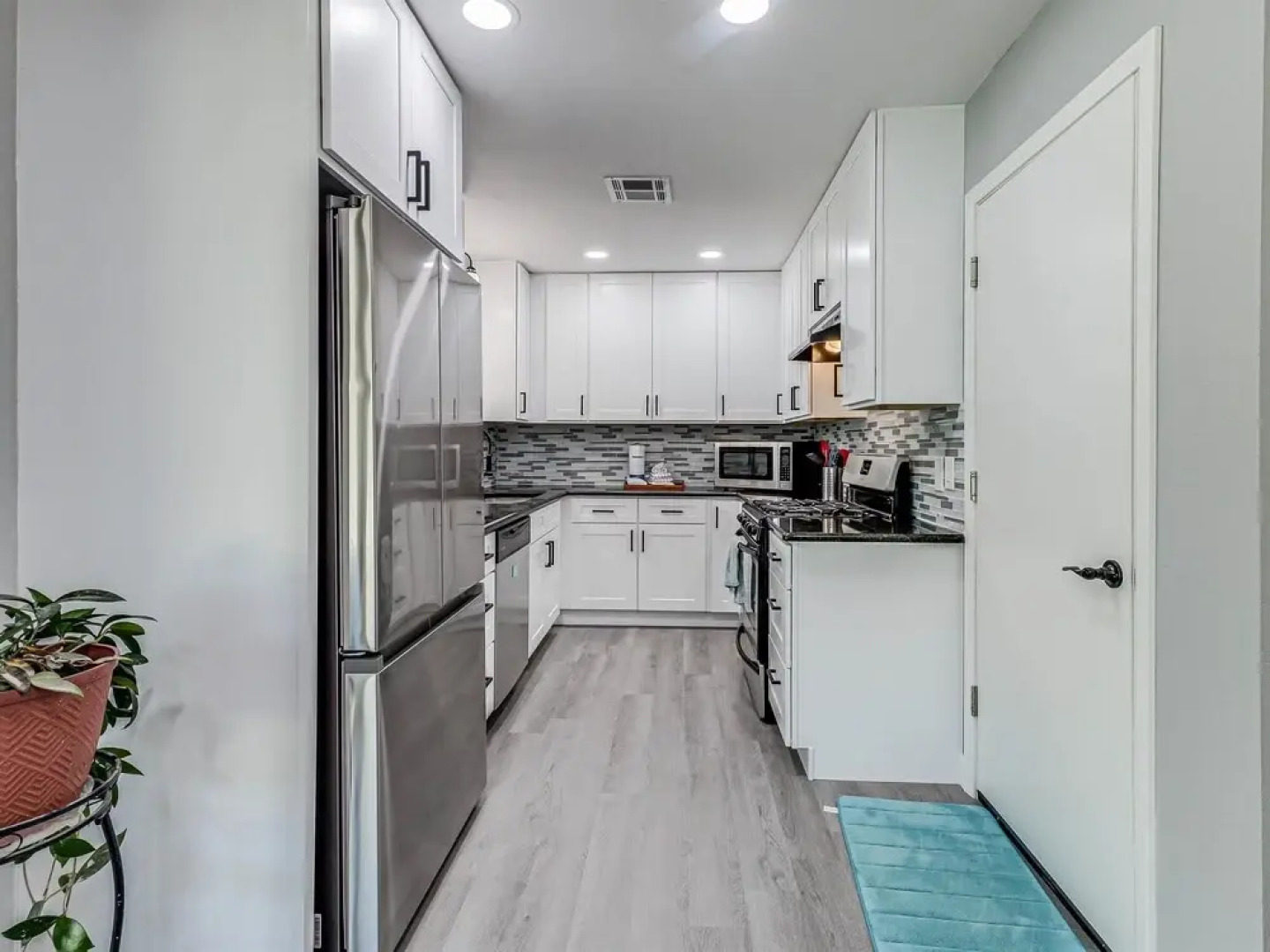 Just Beachy Ap164 4 Bedroom Home by RedAwning