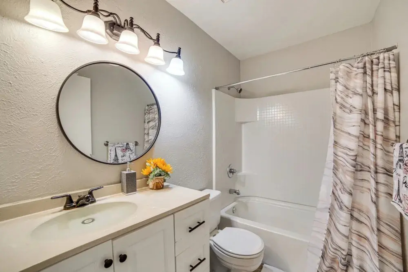 Fenced-in Yard: Home < 1 Mi to Lake Ray Hubbard!