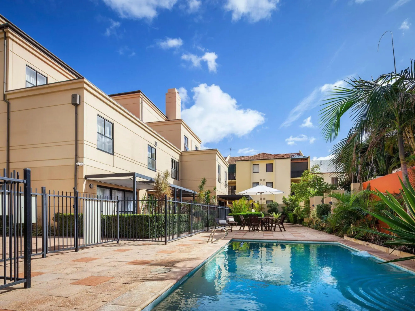 Best Western Northbridge Apartments