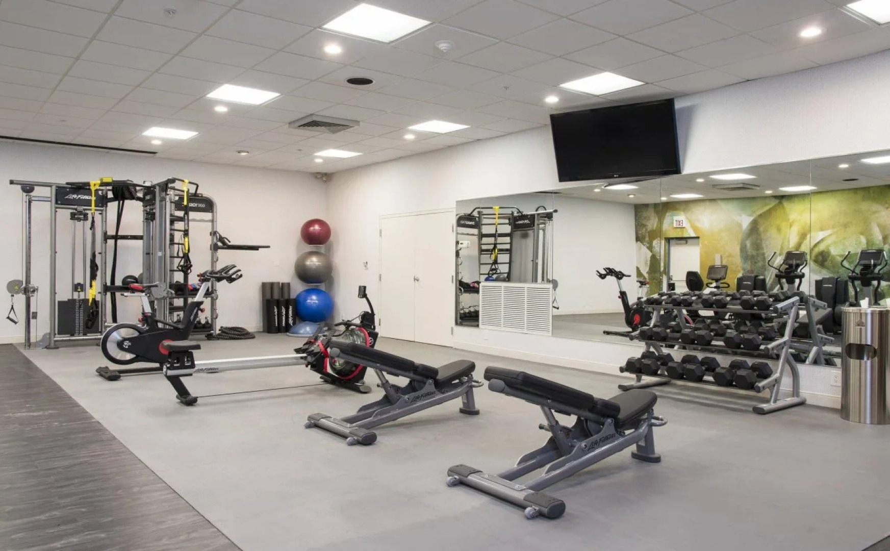 Sonesta Hotel Grand Rapids Airport