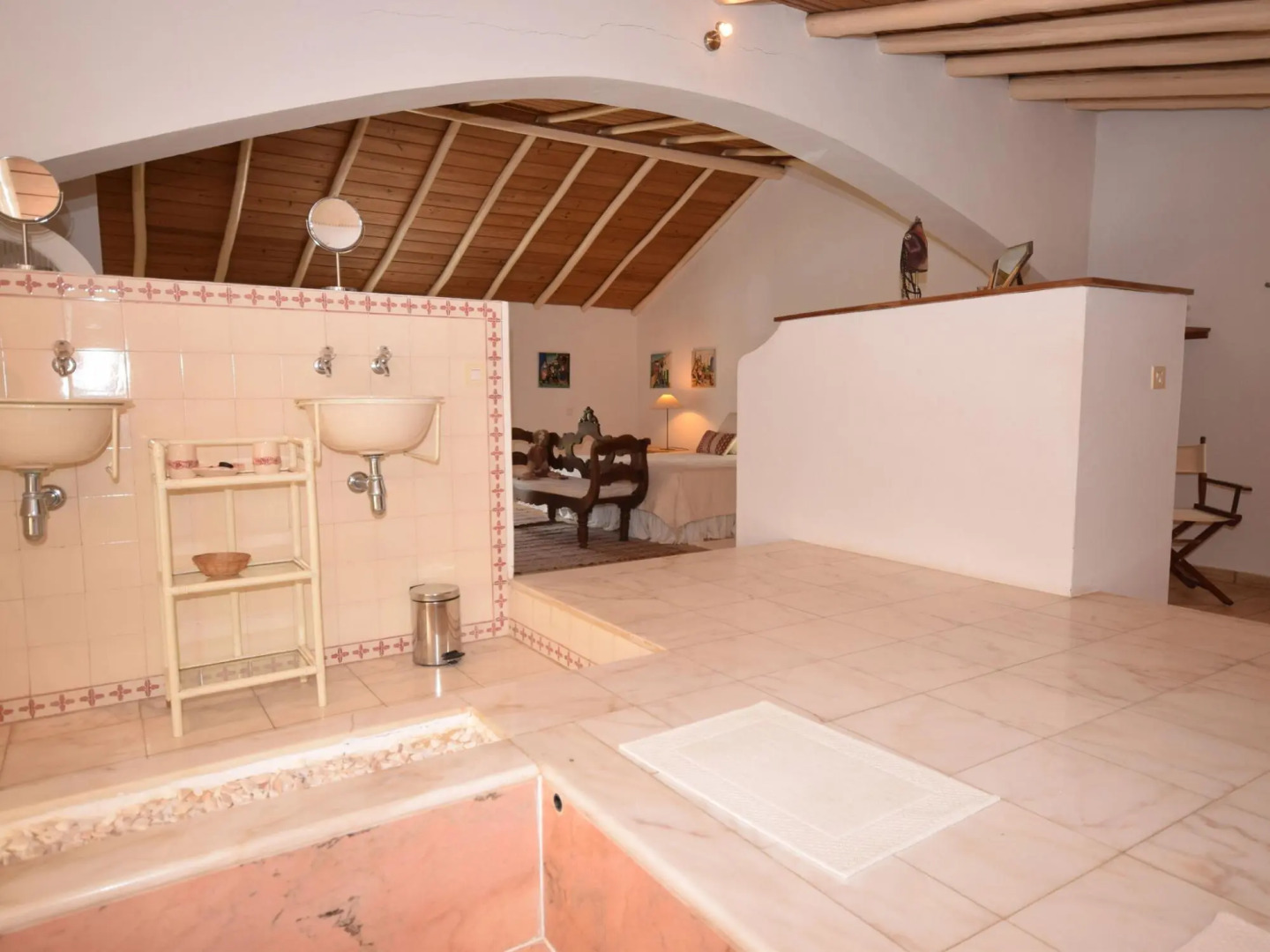 Coastal Retreat With Private Pool