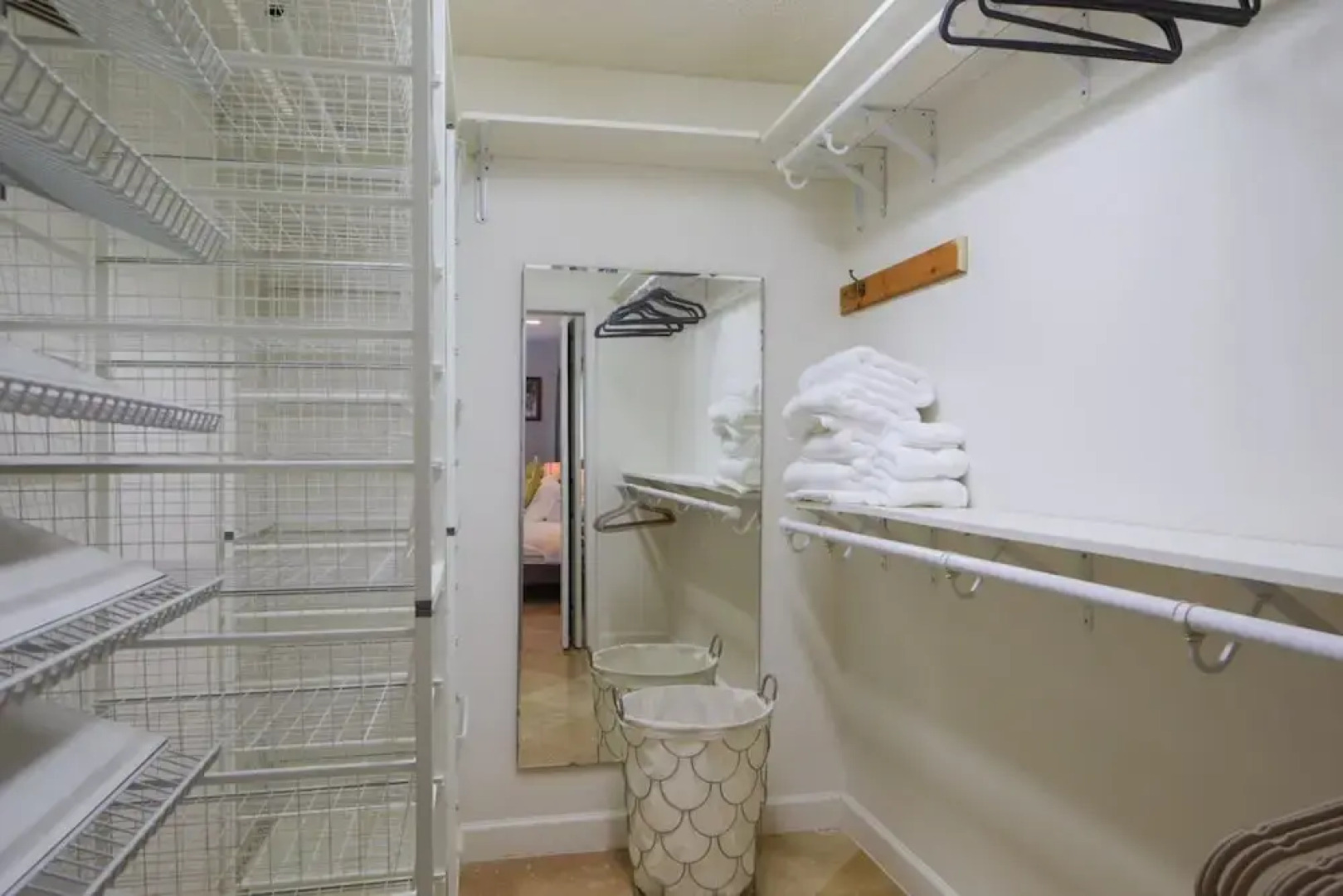 Golfview - Short Term Rental Certified by Weston. Private & Sanitized, Perfect for Social Distancing & Working From Home. Self Check-in. Private Pool, Pet Friendly. Super-host Support