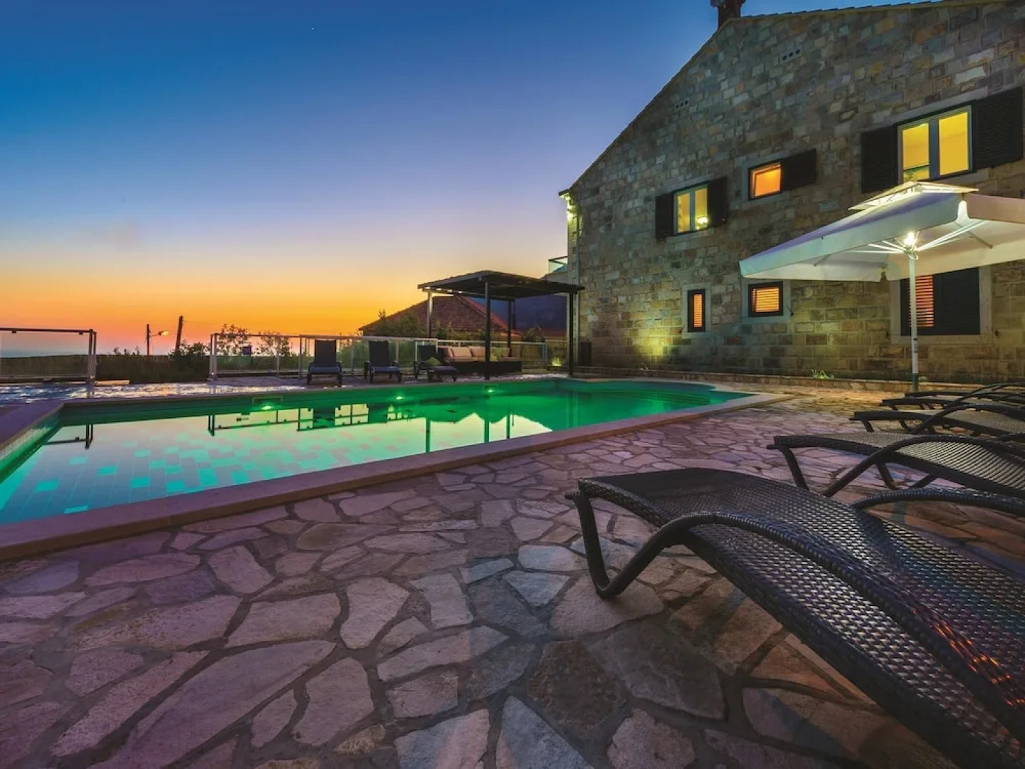 Villa Pave / Six Bedrooms H1