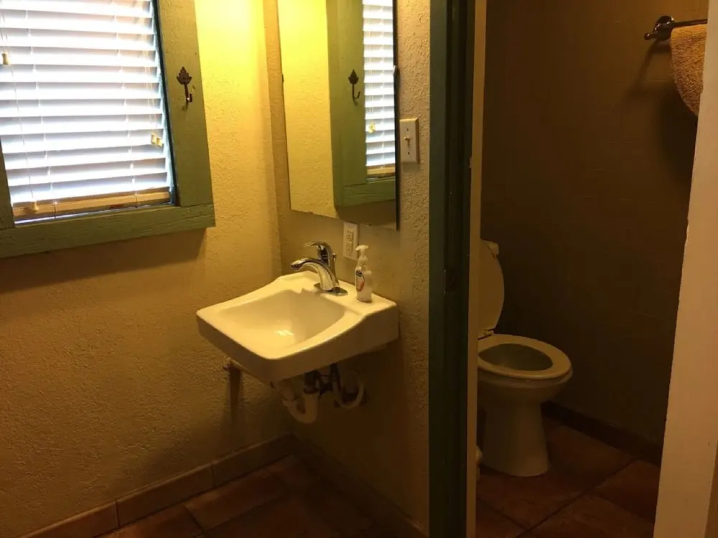 The Historic Leakey Inn