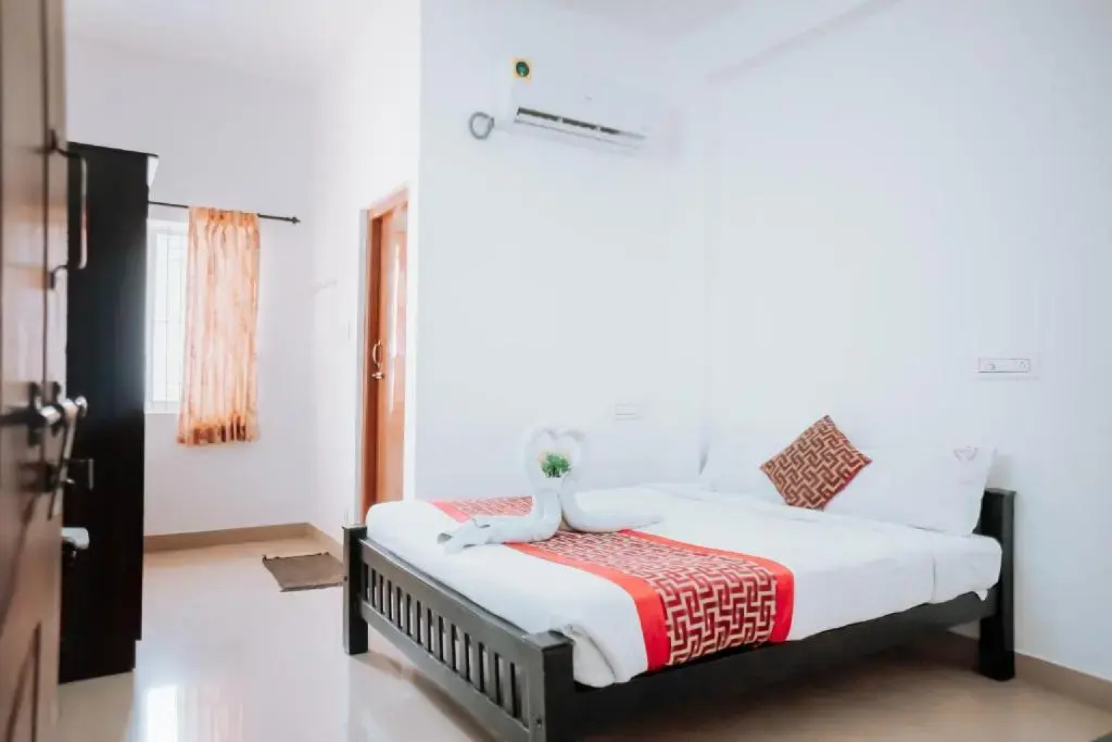 Rd Hotel by OYO Rooms