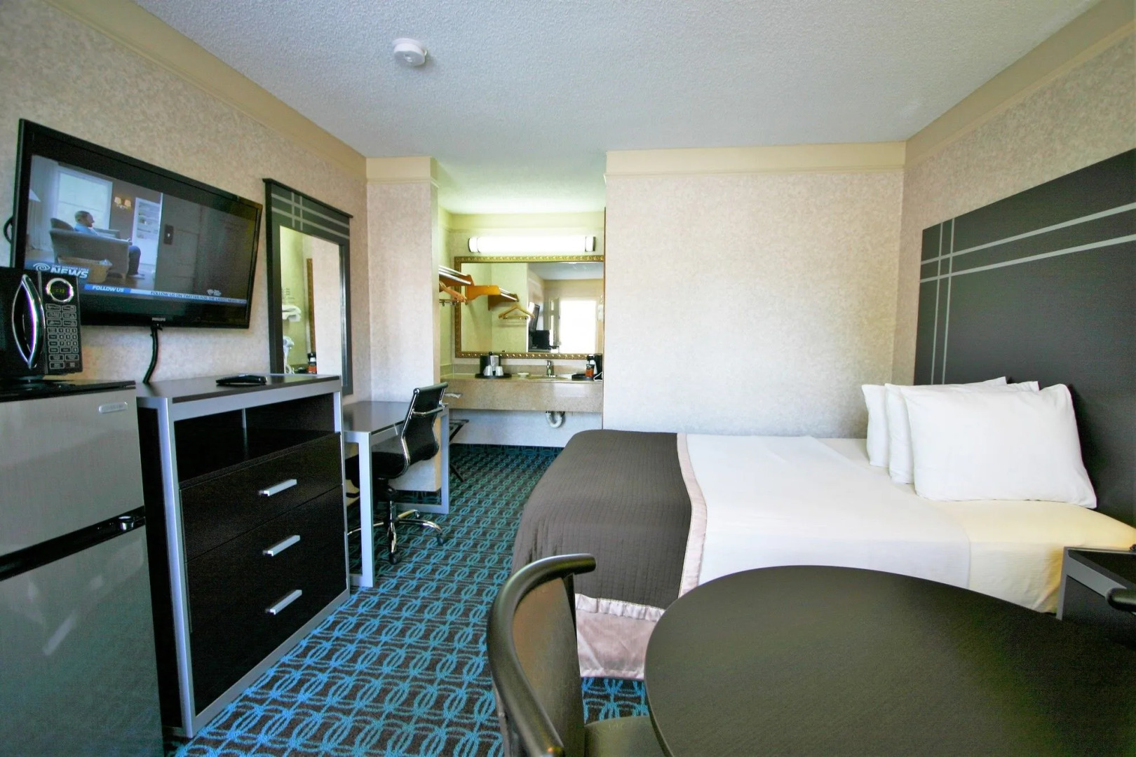 Deluxe Inn Fayetteville - I-95 Exit 49