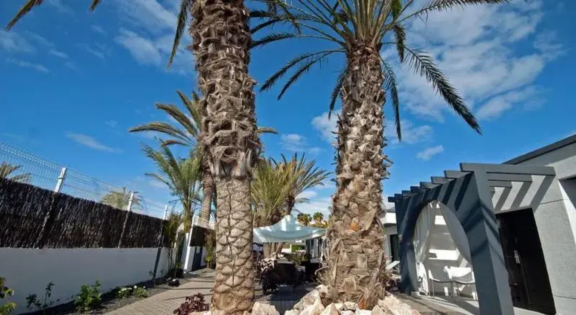 R2 Romantic Fantasia Suites Adults Only