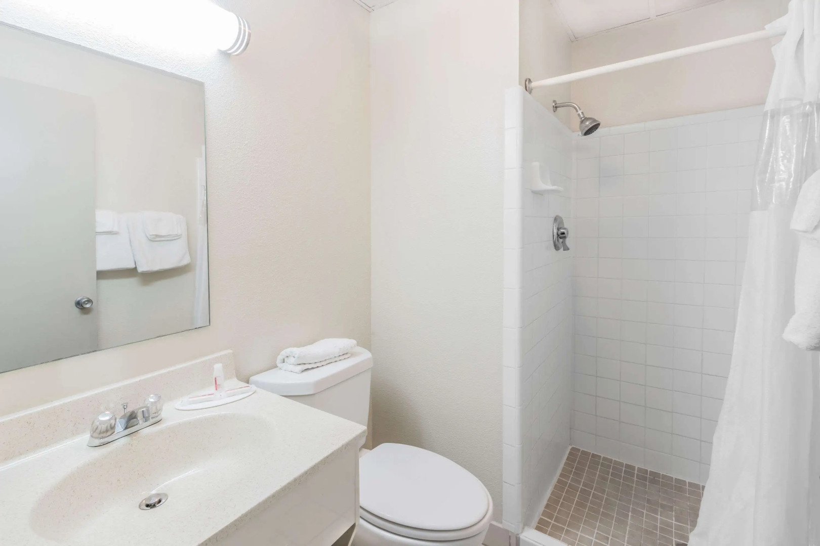 Super 8 by Wyndham Knoxville Downtown Area