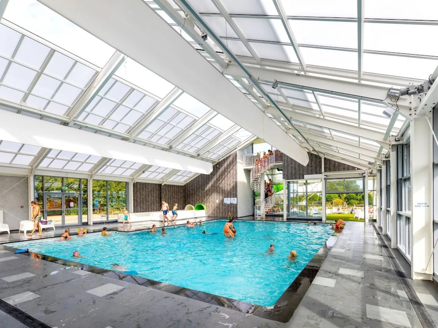 Luxury Villa With Outdoor Kitchen and Lake View