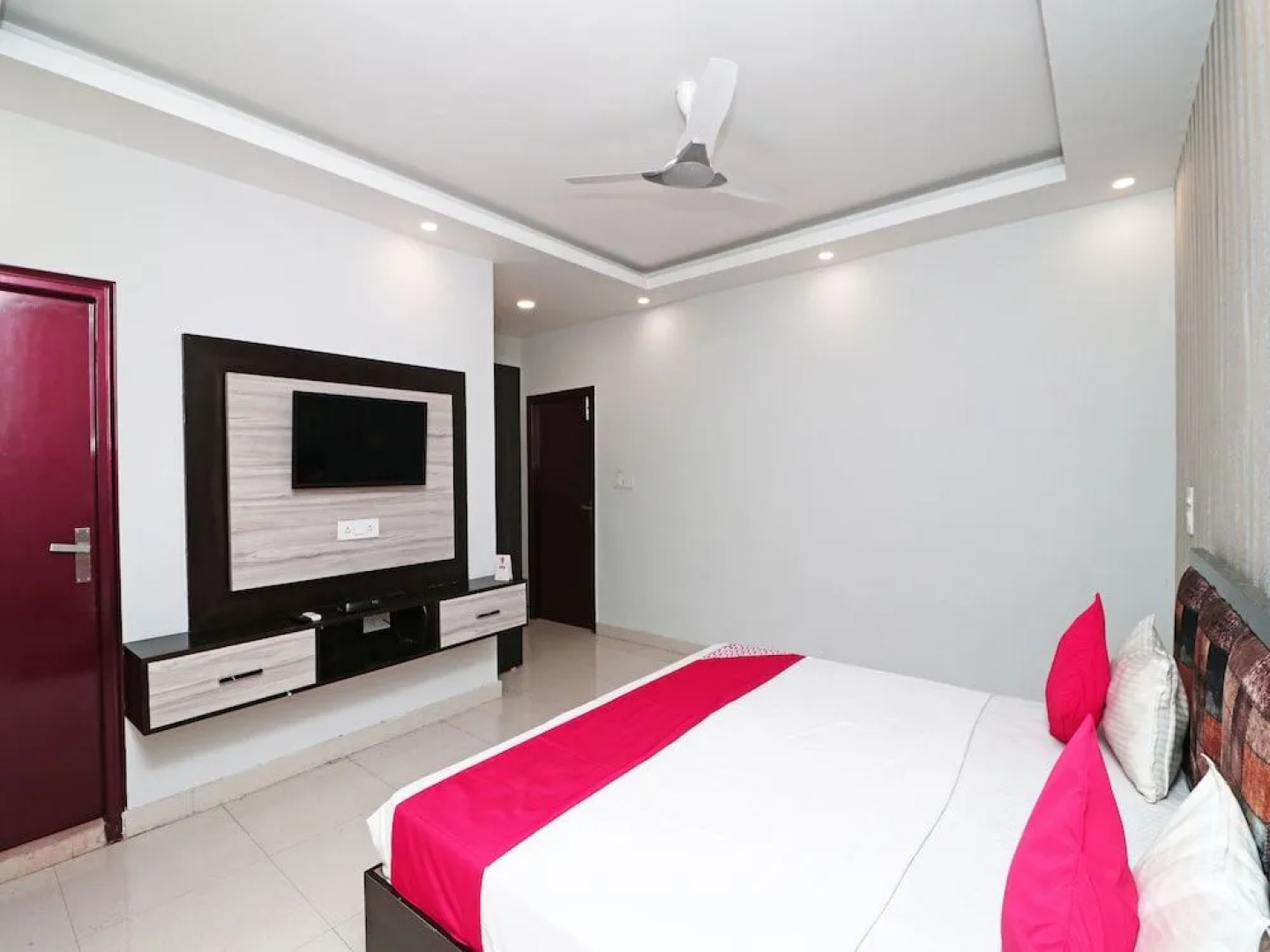 OYO 16678 Rohtak Palace