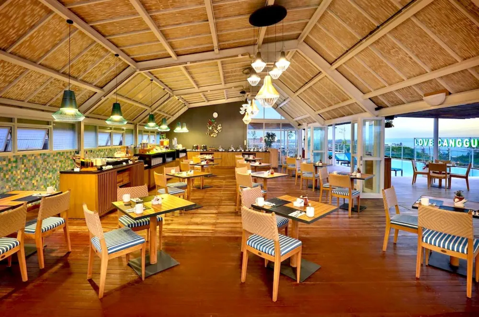Comfort Room Batu Bolong Beach old Mans Canggu