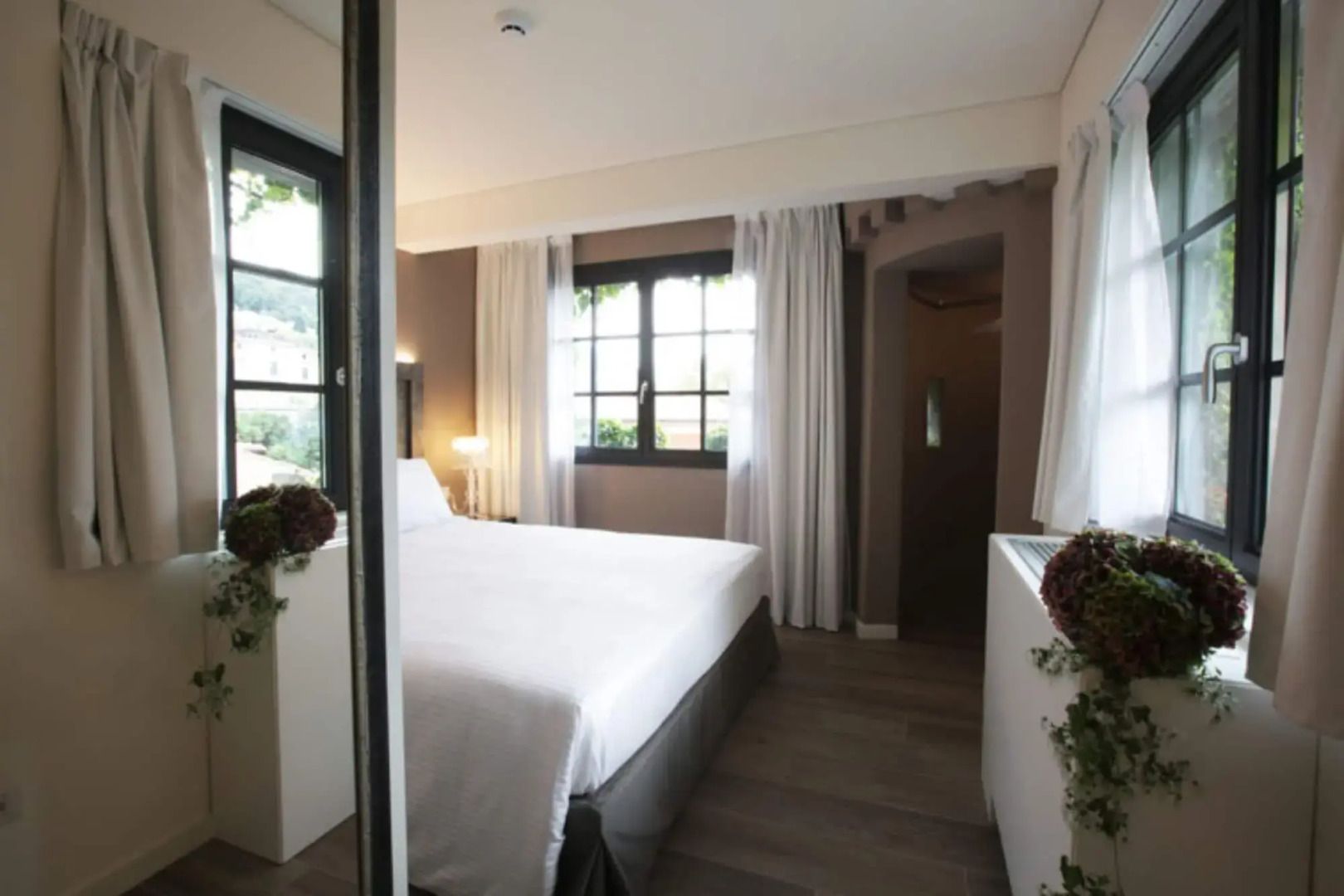 Villa Liberty - Lake Como Rooms & SPA