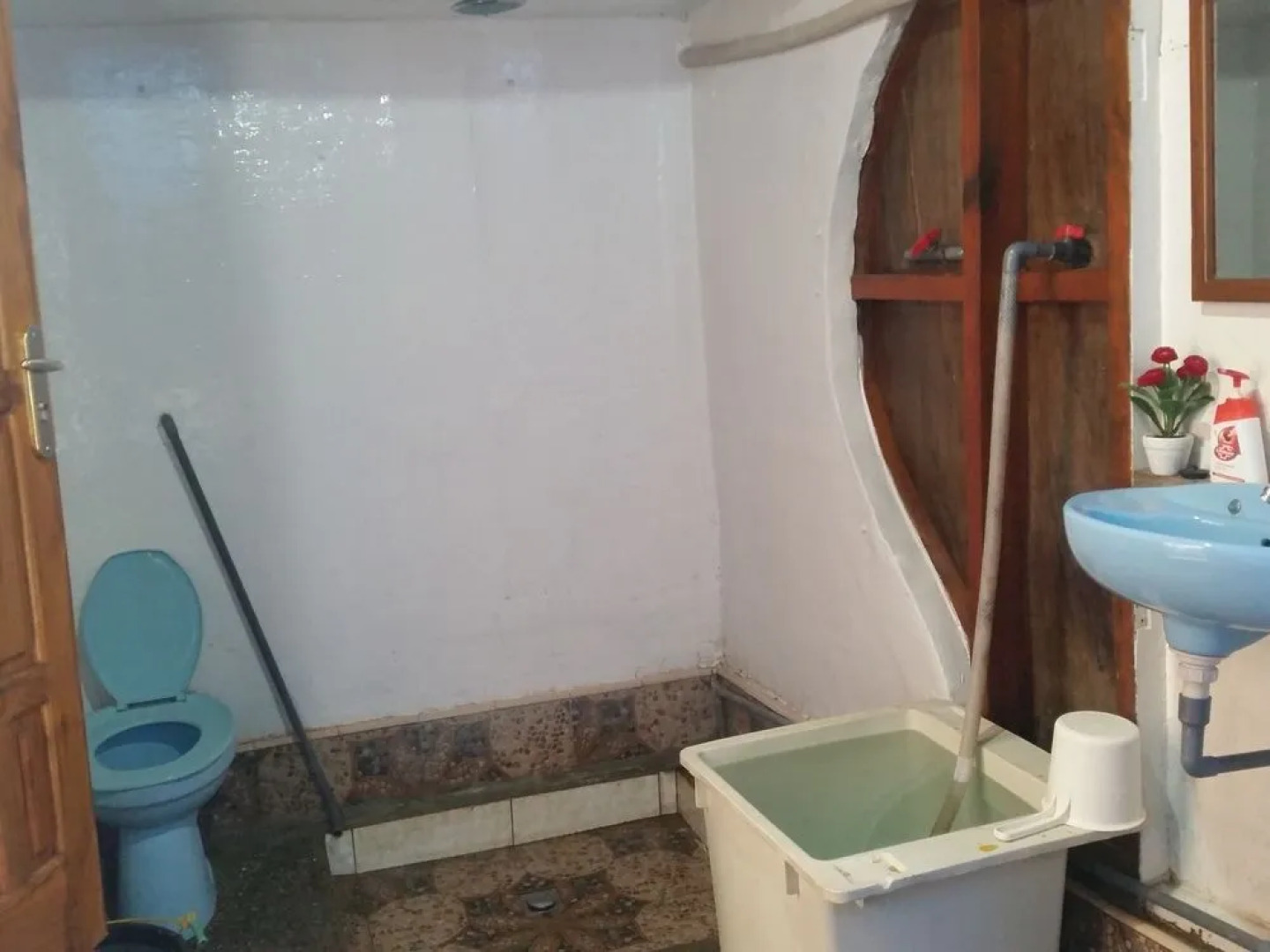 Larantuka Beach Apartments.