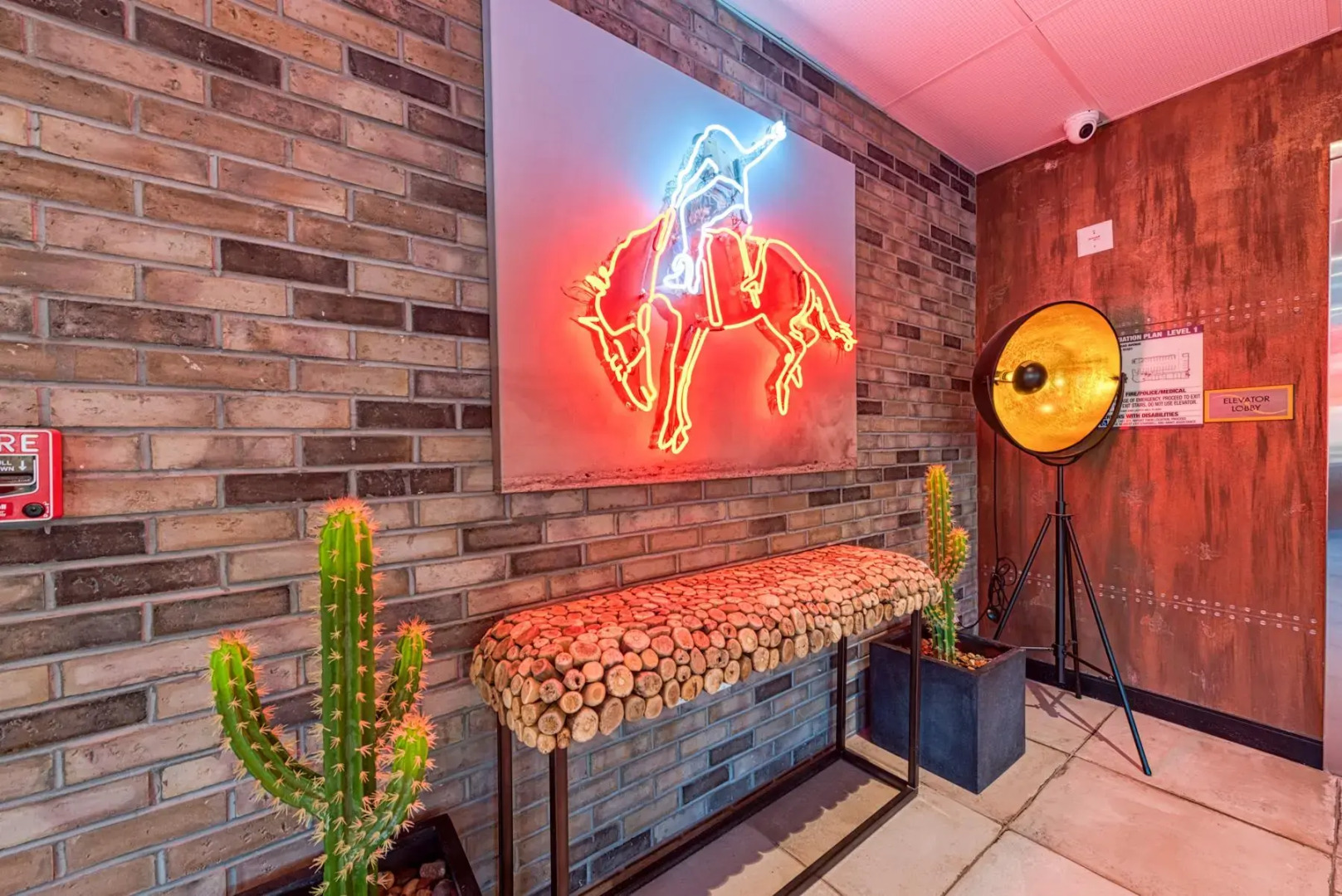 Hotel Lexen - Newhall