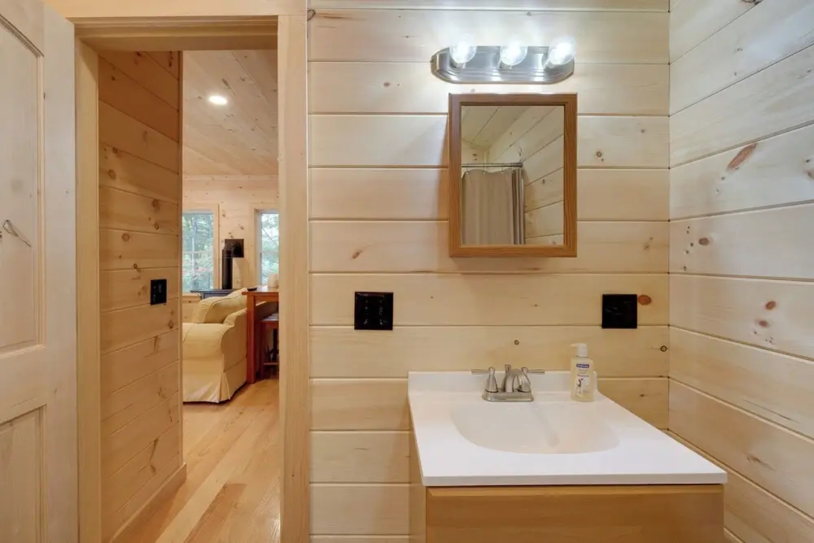 Cozy Apt w/ Deck, ~ 5 Miles to Acadia Nat'l Park!