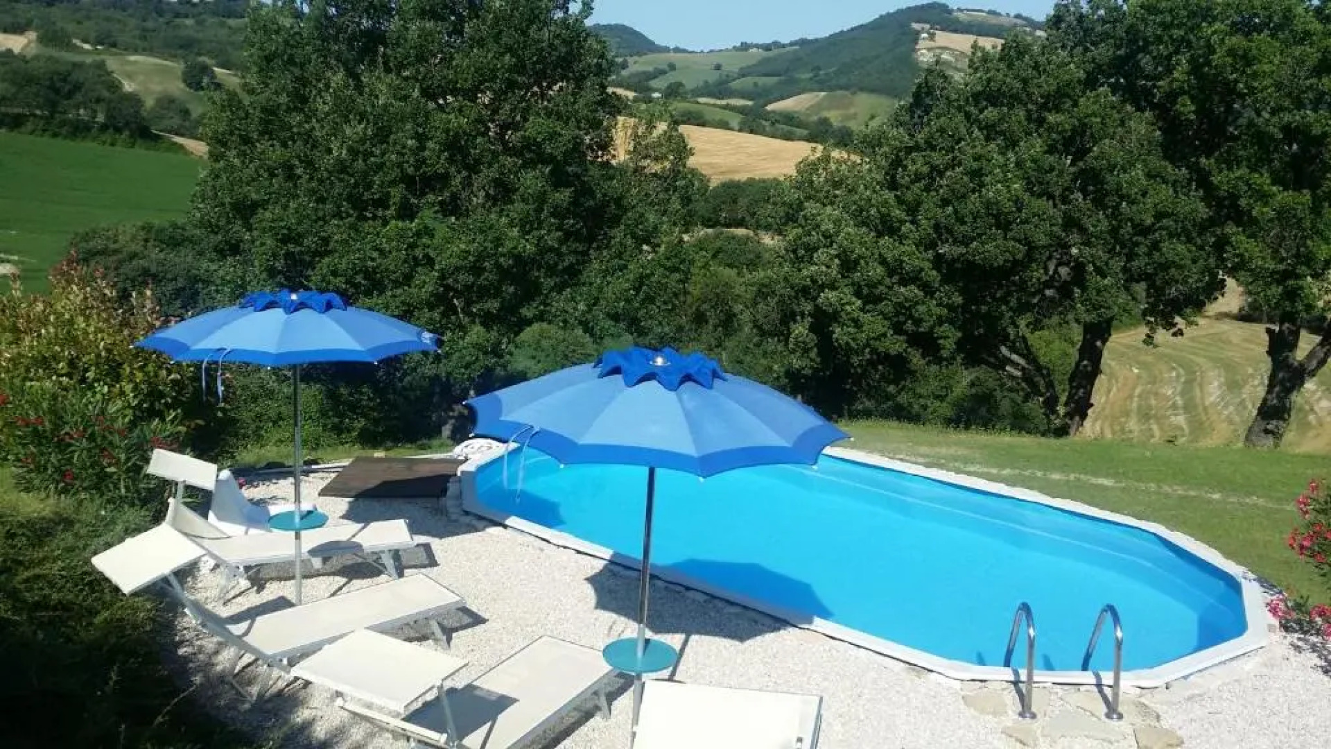 Rosa nel Pozzo Apartments and B&B