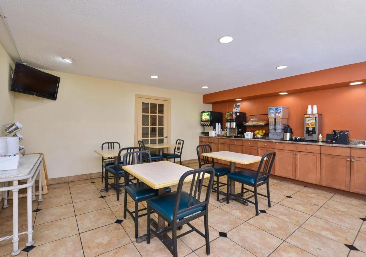 Red Carpet Inn - Newark Airport