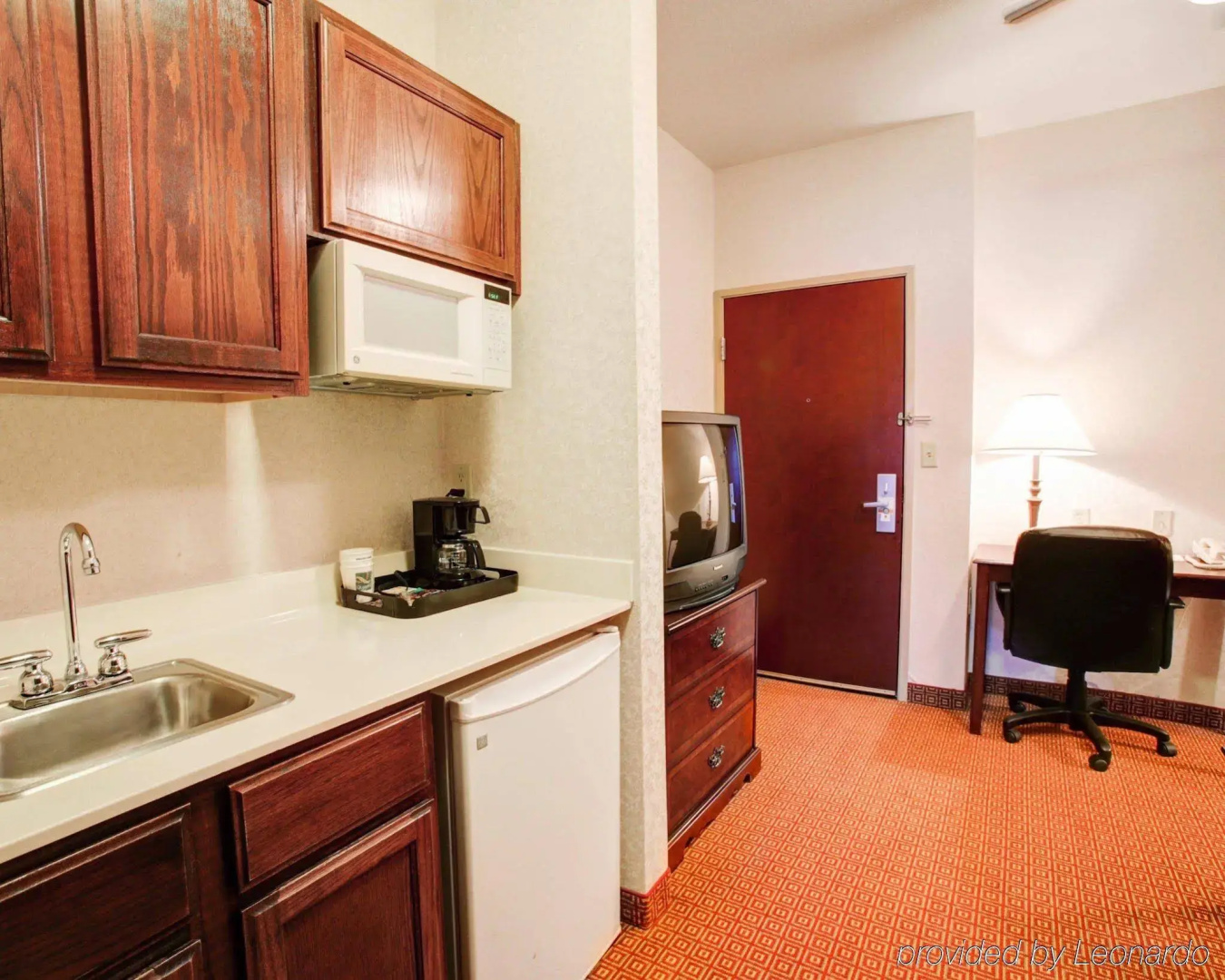 Quality Inn & Suites, Near University