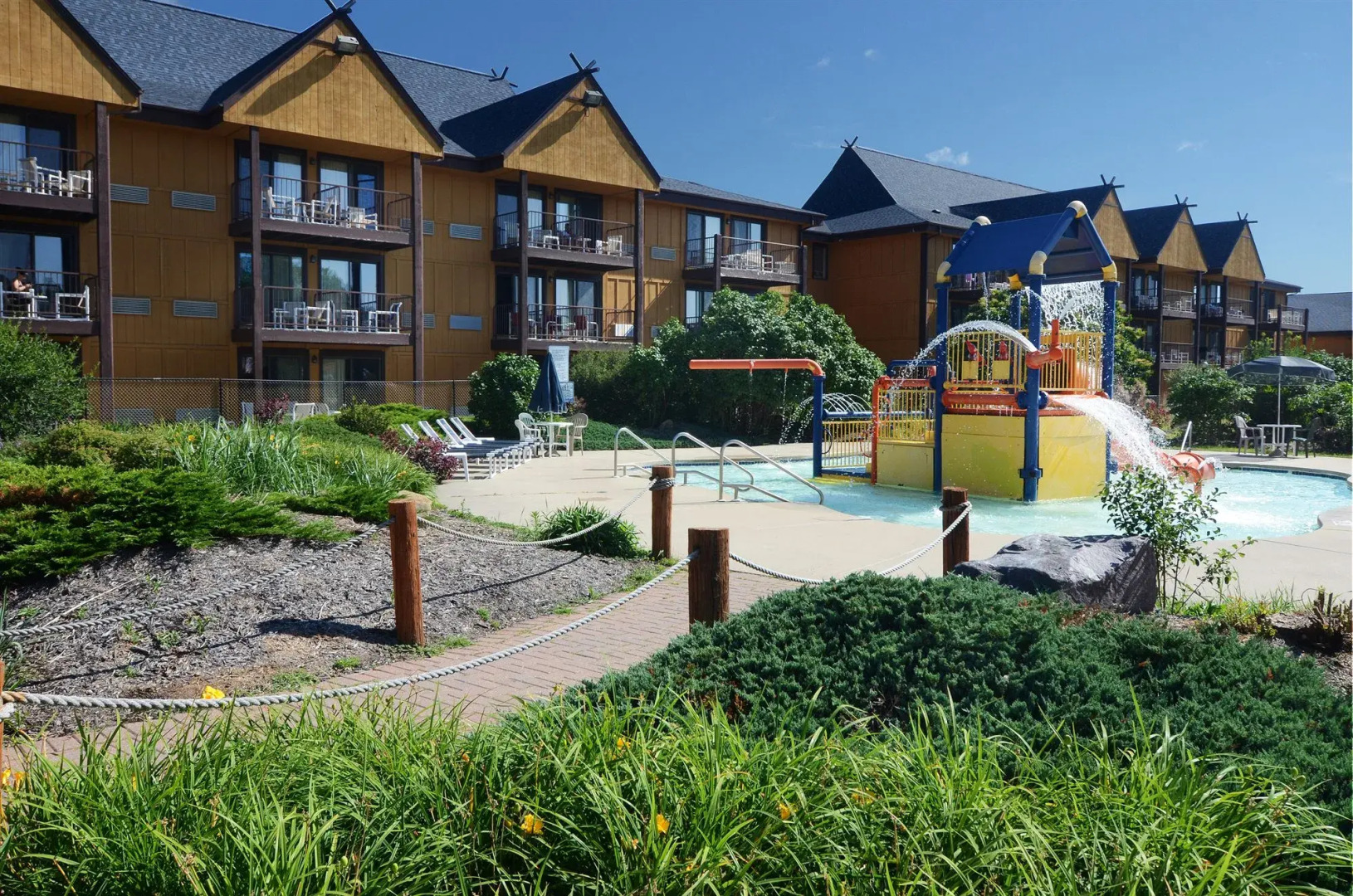 Polynesian Hotel & Suites Wisconsin Dells/Lake Delton